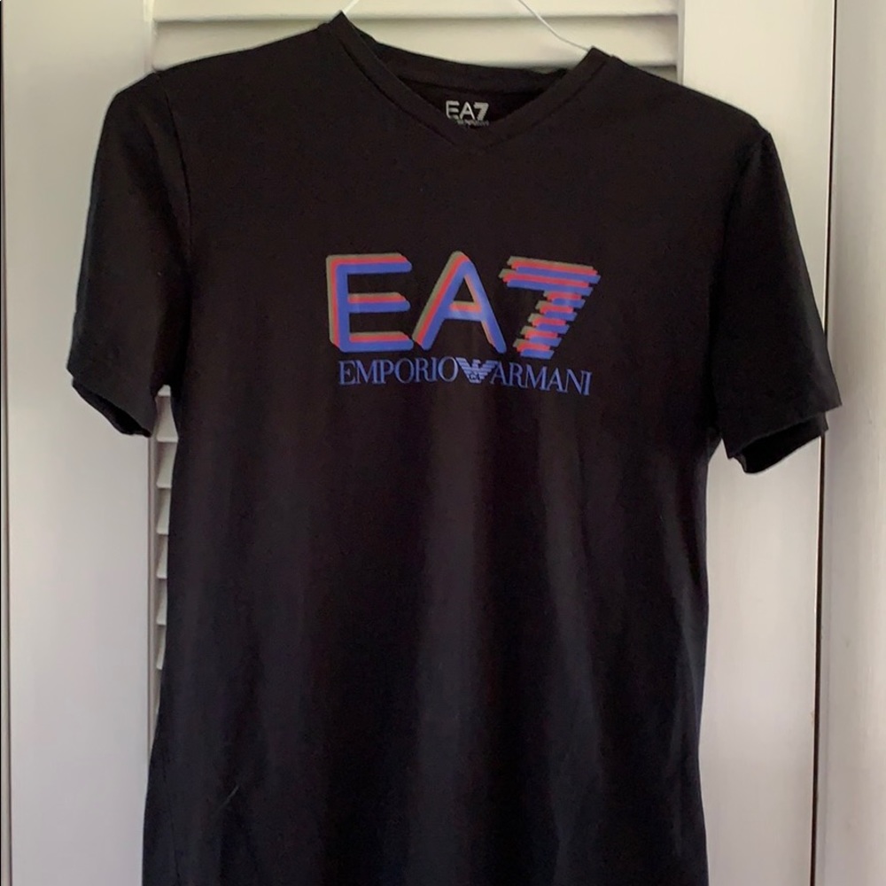 EA7 Men’s V neck T- size M
